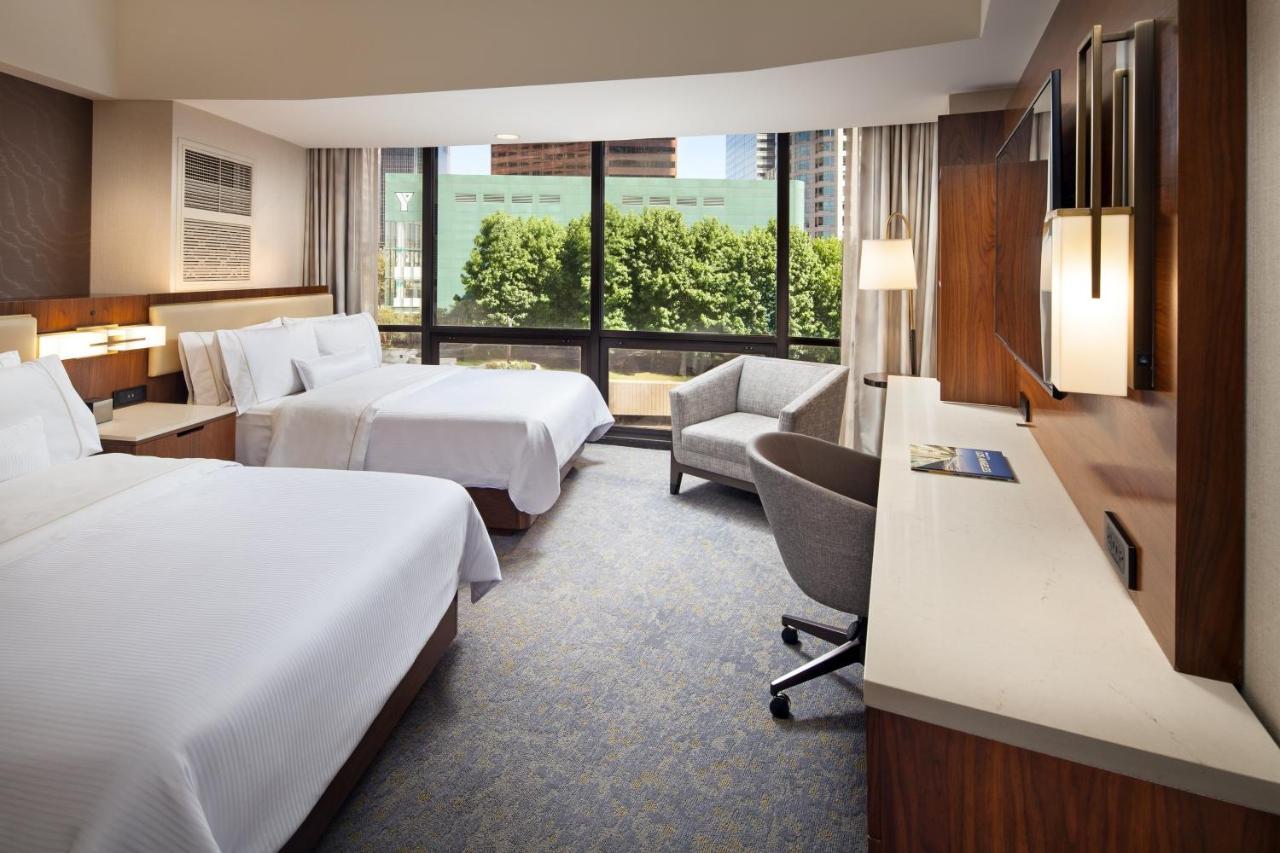Traditional Double Room with City View - Hearing Accessible